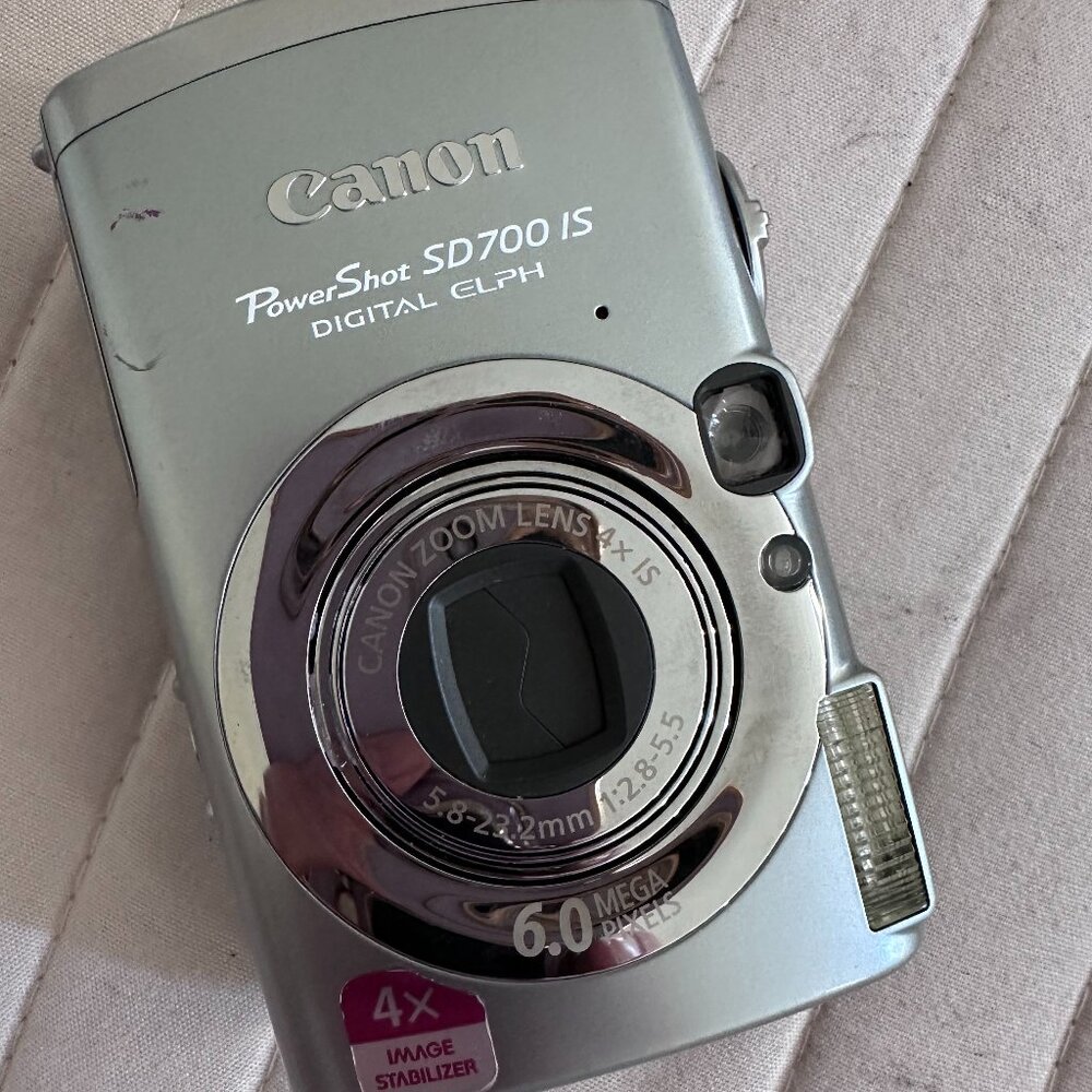 Canon PowerShot SD700 IS 6MP Digital Camera 4x Zoom w/ Charger – Made in Japan